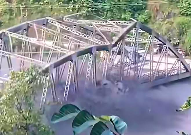 Enchente no Nepal destrói ponte e deixa cinco desaparecidos