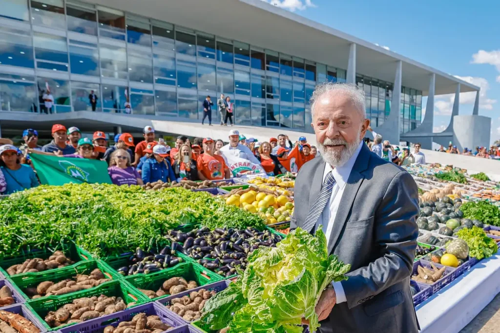 Lula diz que investiu mais no agro que Bolsonaro; checagem confirma