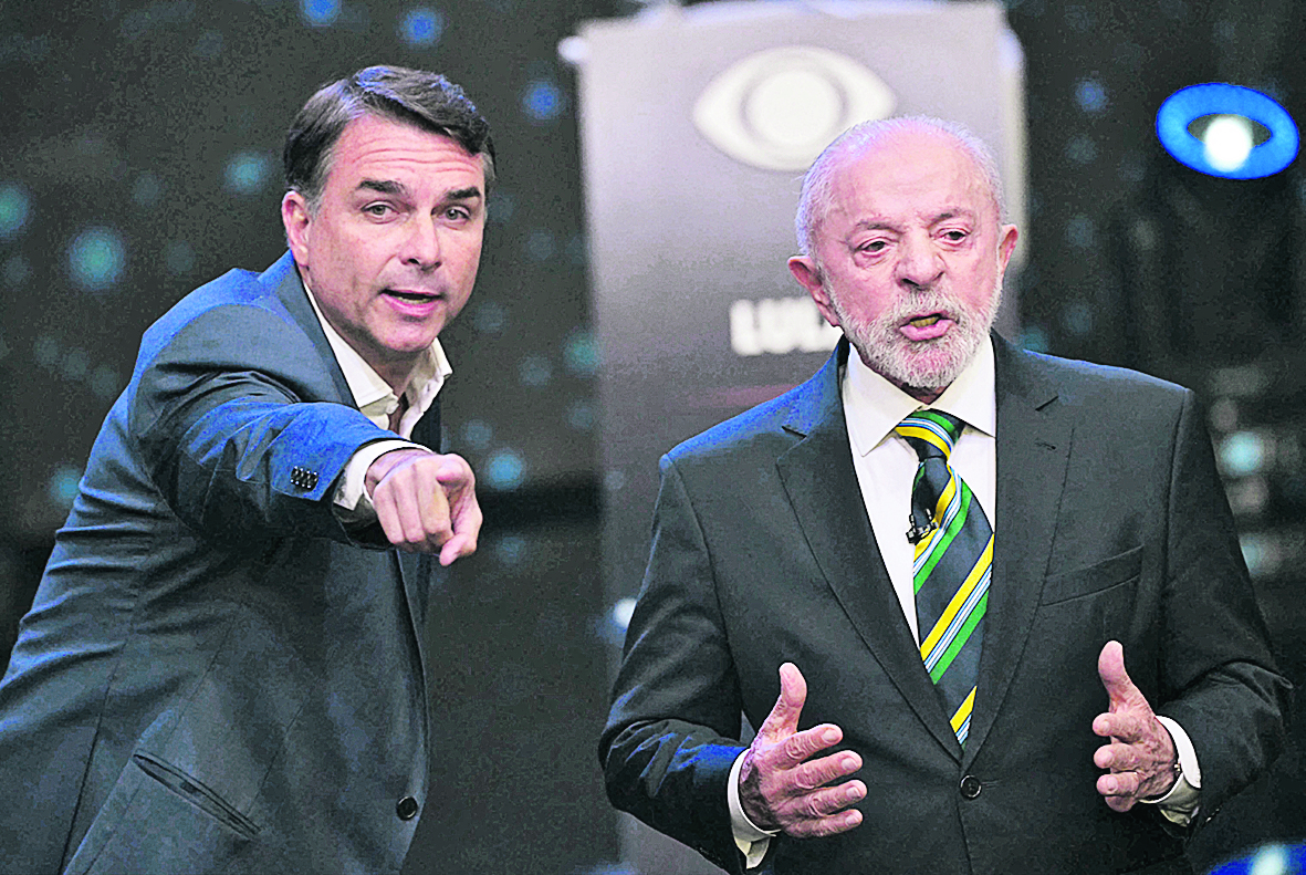 Lula ultrapassa Flávio Bolsonaro na votação de brasileiros no exterior