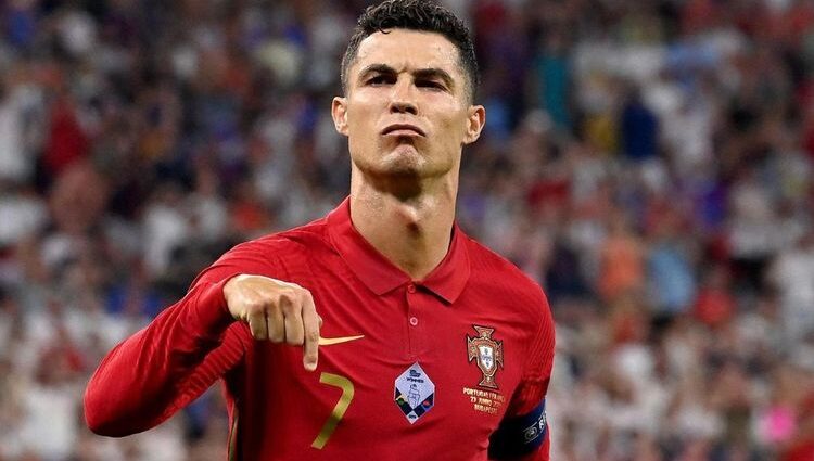 Cristiano Ronaldo lidera ranking dos jogadores mais bem pagos do mundo, diz Forbes