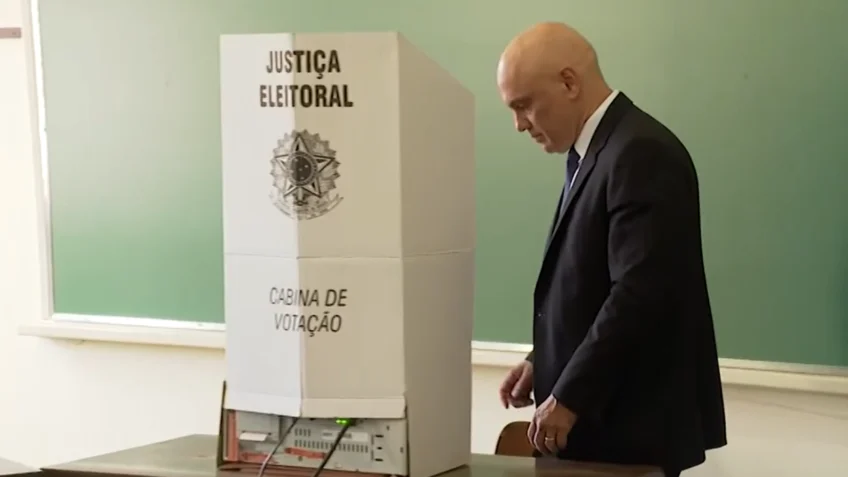 Moraes vota em São Paulo no primeiro turno das eleições