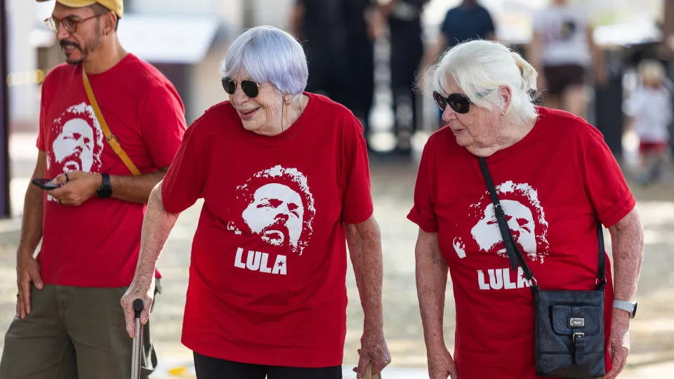 Lula vence em Milão, China e Berlim no 1º turno no exterior