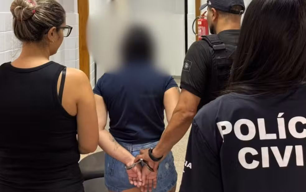 Mãe é presa suspeita de agredir filho após ele tirar foto dela dormindo em Águas Lindas de Goiás
