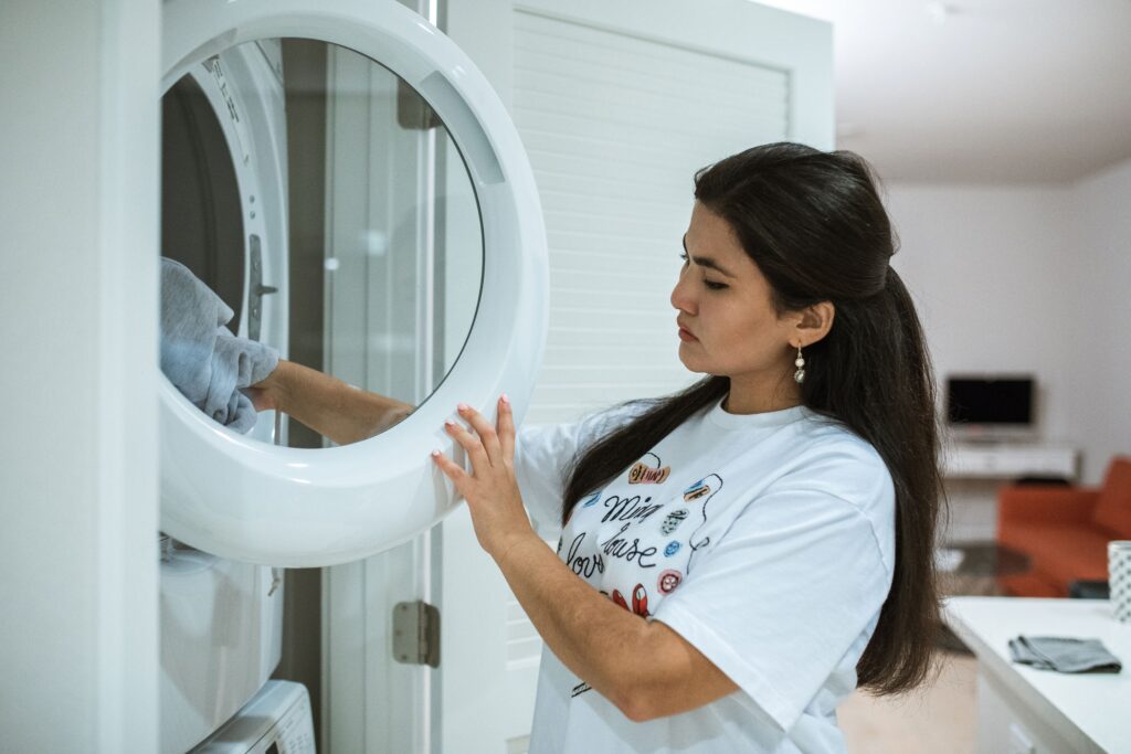 Lava e seca vale a pena? Veja o que considerar antes de comprar e como evitar gastos desnecessários