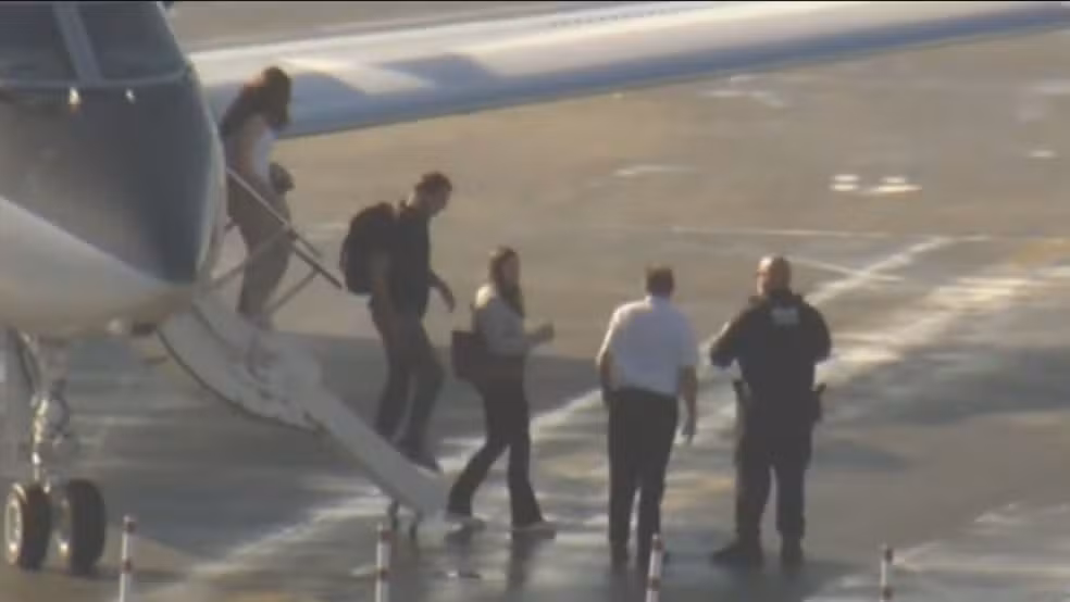 Flávio Bolsonaro entra na Argentina e segue em voo privado rumo a Miami