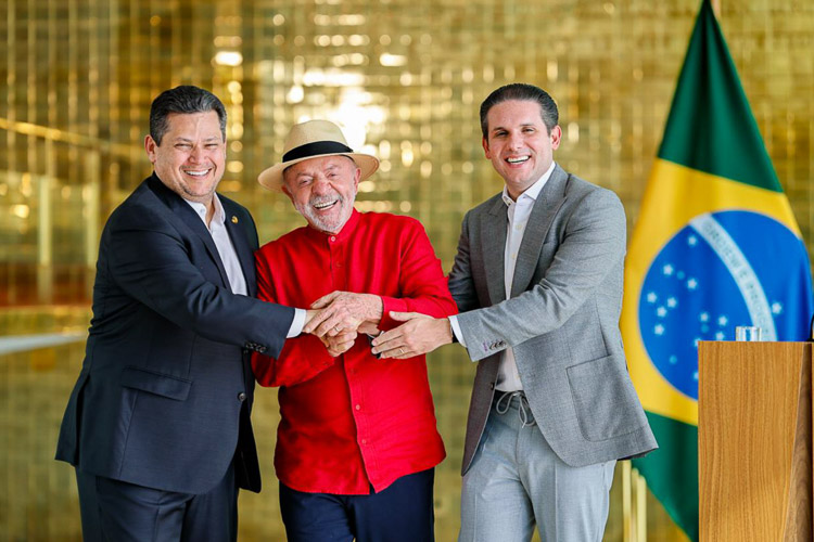 Lula busca apoio de partidos que ficaram com Flávio para governar