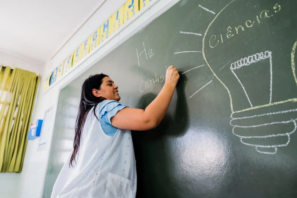 Dia dos Professores destaca regras e requisitos para aposentadoria em 2026