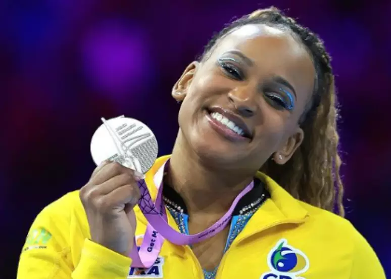 Rebeca Andrade conquista terceiro ouro no salto em Mundiais