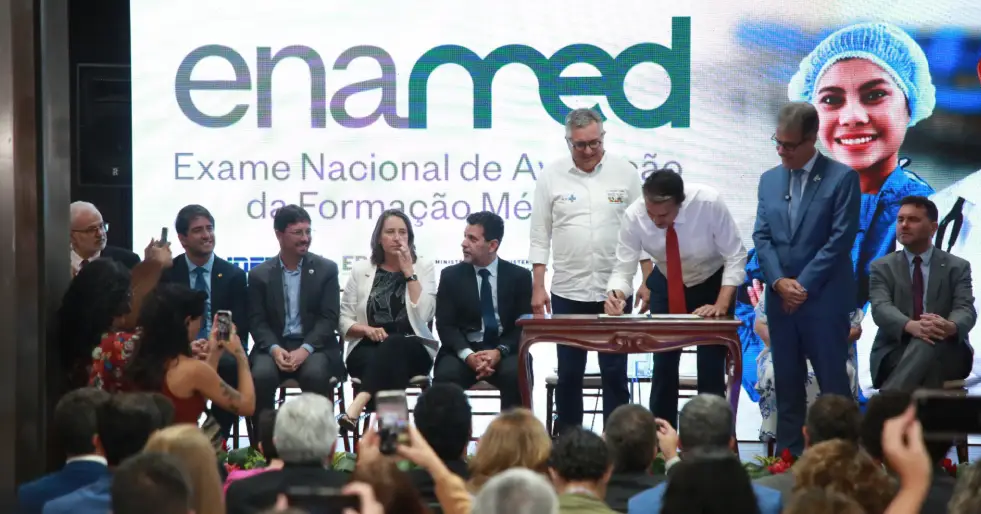 Enamed passa a ser obrigatório para exercer medicina. Entenda o caso