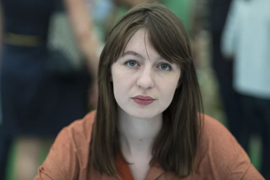 Sally Rooney terá livros retirados do Reino Unido após decisão de apoiar grupo pró-palestino