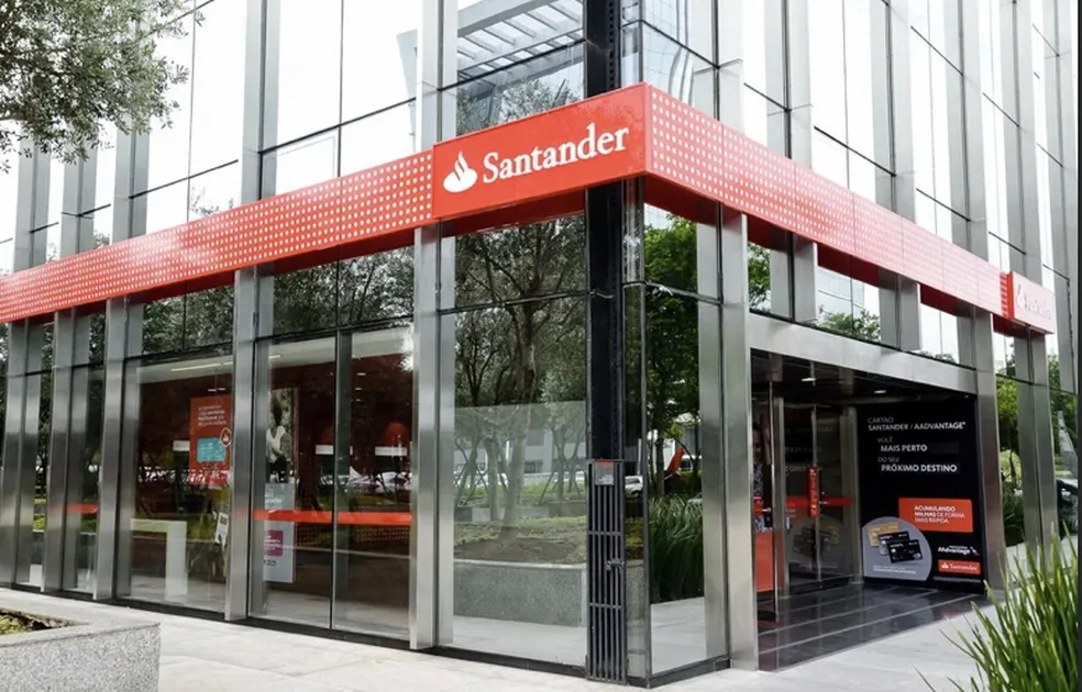 Funcionária de banco é presa suspeita de desviar R$ 2,1 milhões de clientes idosos em SP