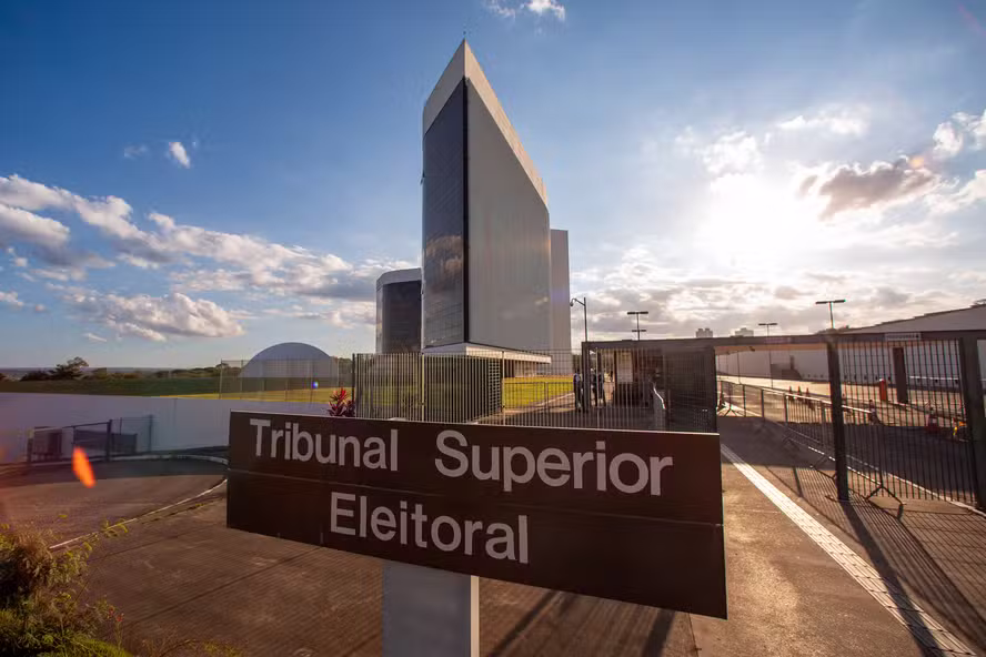 Prorrogação da votação pelo STF provoca confusão em seções eleitorais