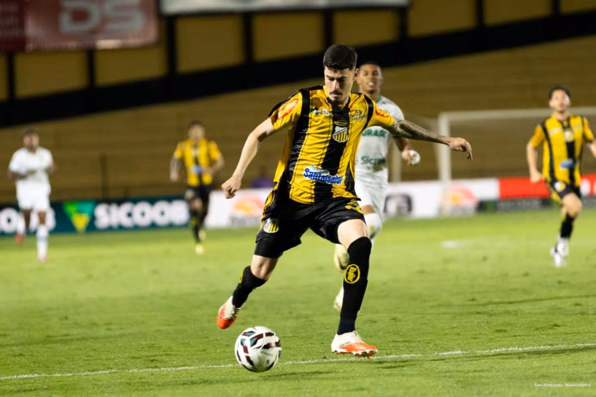 Goiás perde pênalti com Tadeu, é goleado pelo Novorizontino e soma segunda derrota seguida na Série B